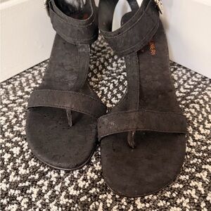 Black Cork Women's Sandals with Kitten Heel